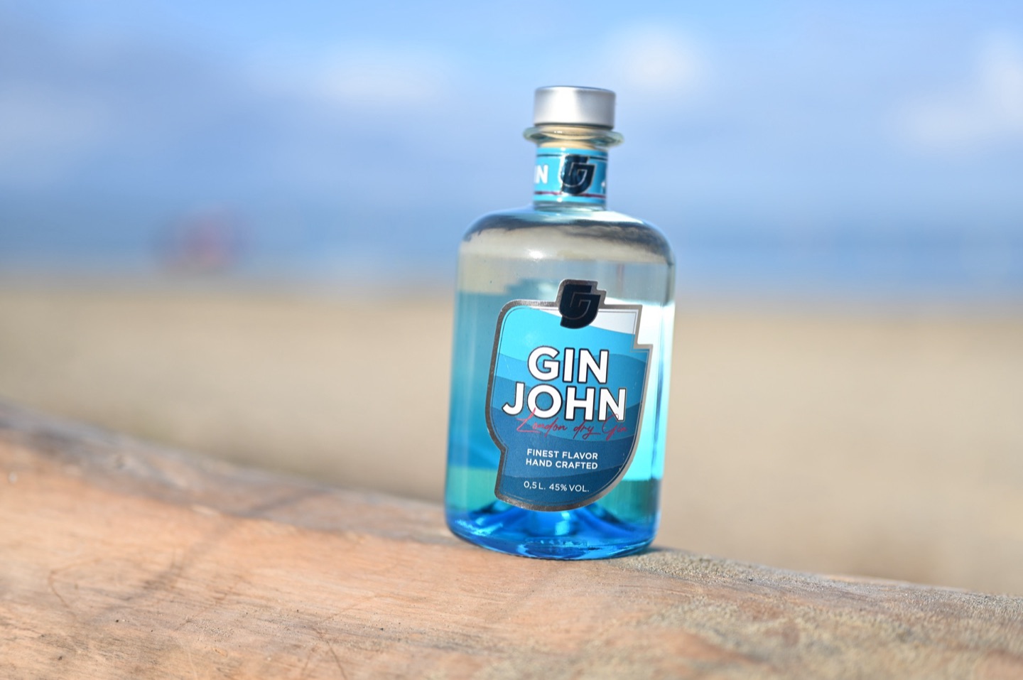 Gin John Banner mit toskanischer Hügellandschaft